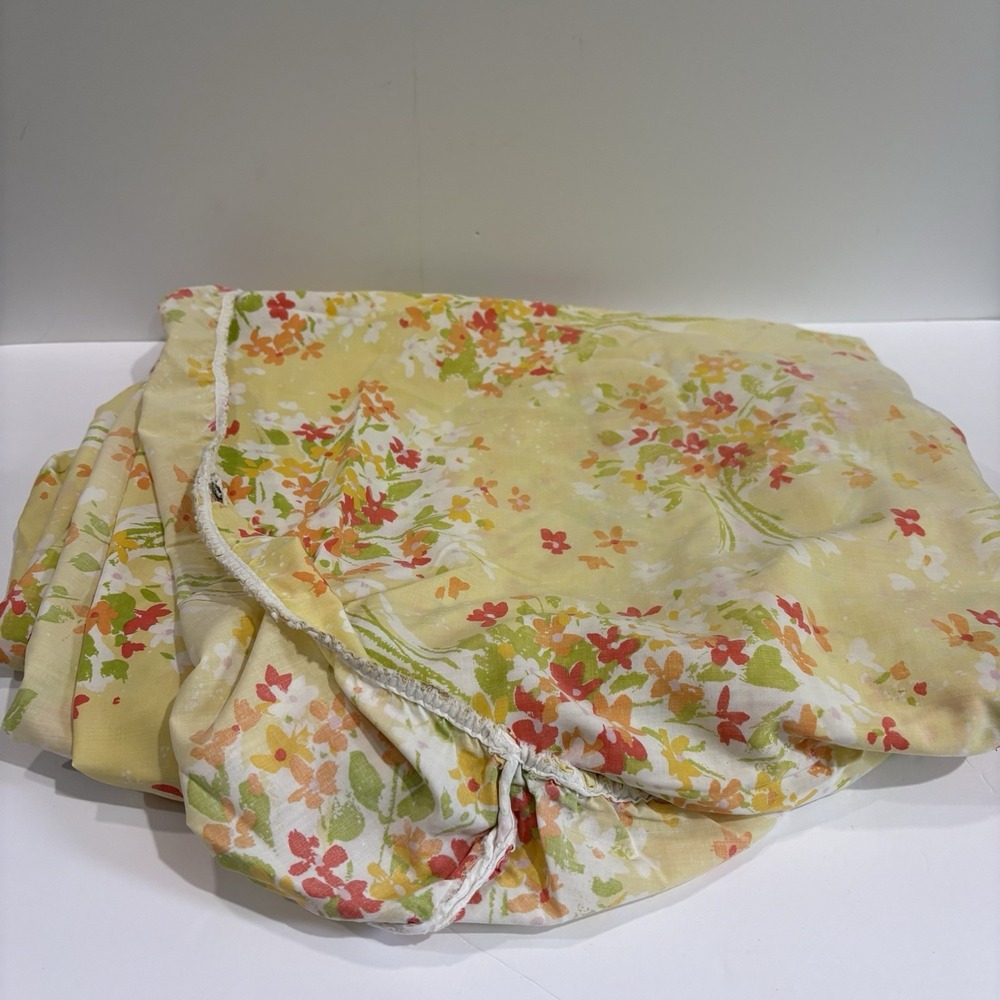 Vtg 70s Burlington House Love Knots Twin Fitted Sheet Yellow Floral Percale MCM